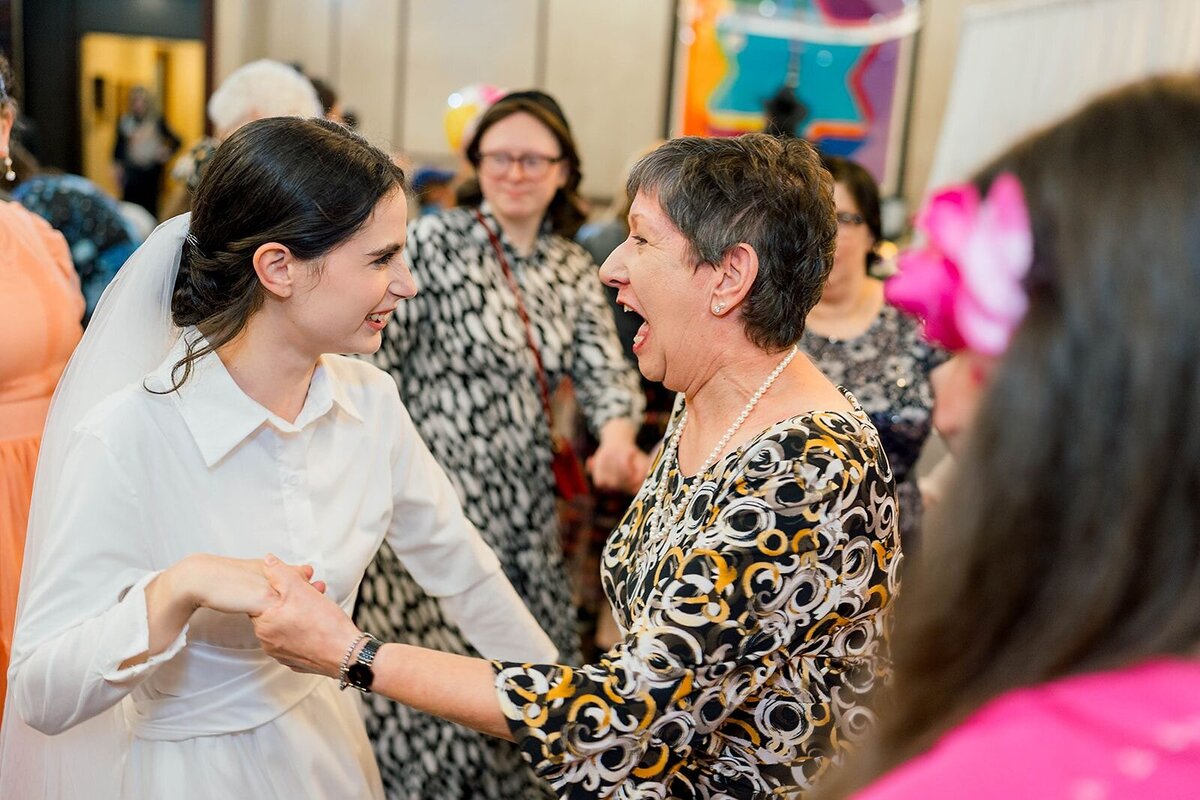 Eliana-Melmed-Photography-Chicago-LosAngeles-Jewish-WeddingPhotographer-CarmiKalman-WomensDancing-00086
