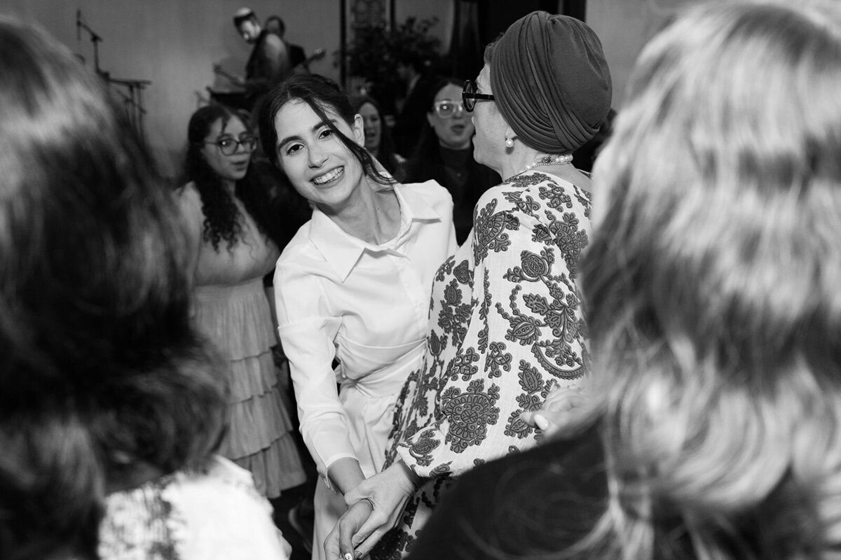 Eliana-Melmed-Photography-Chicago-LosAngeles-Jewish-WeddingPhotographer-CarmiKalman-WomensDancing-00057