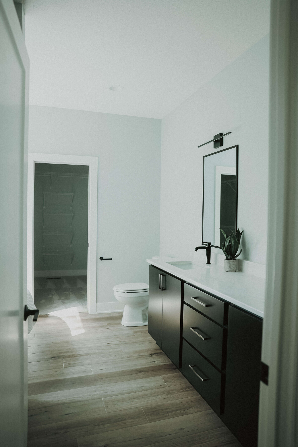 6907-Bathroom-Panora-Central-Iowa-Custom-Home-JRL-Builders-E23A9490
