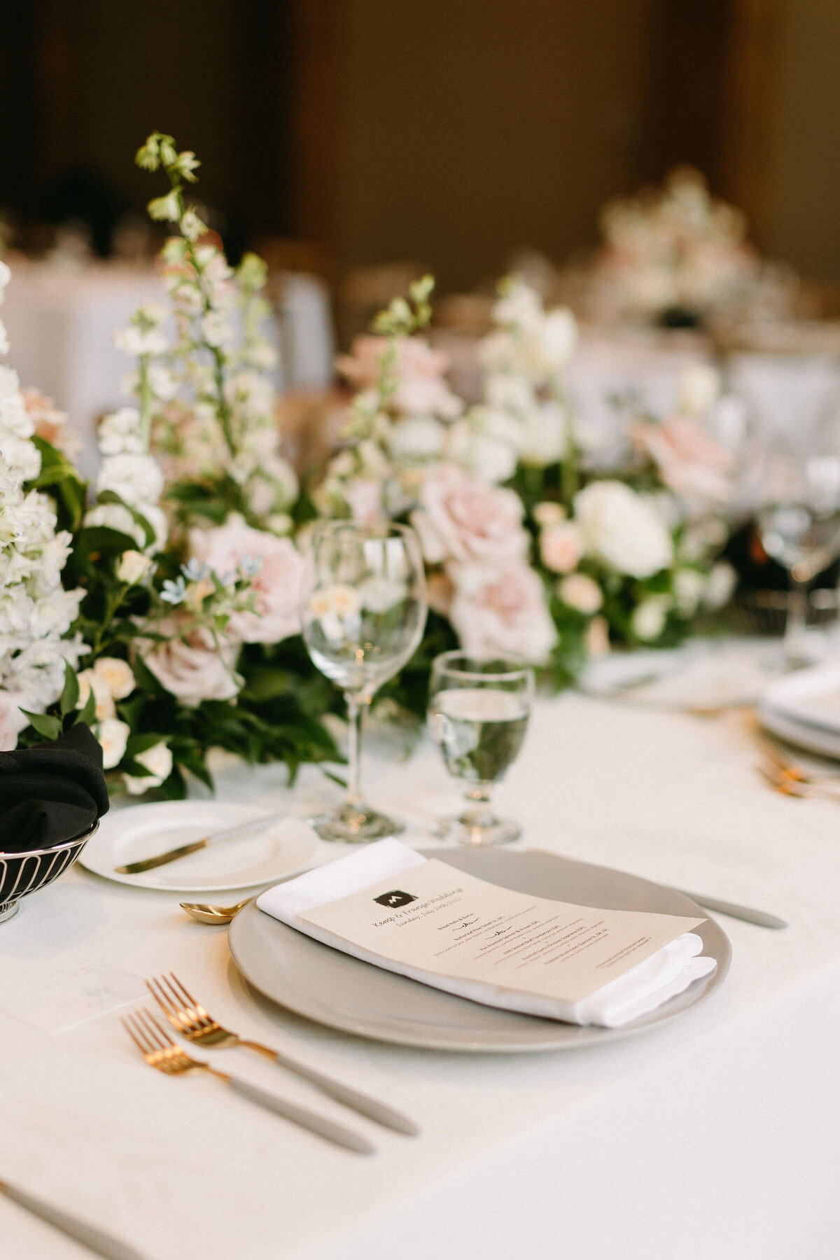 Elegant and romantic tablescape by CNC Event Design, modern and elegant wedding planner based in Calgary, Alberta.  Featured on the Brontë Bride Vendor Guide.