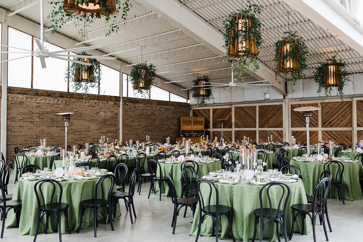 wedding-with-green-linens-barr-mansion-farmstead-room
