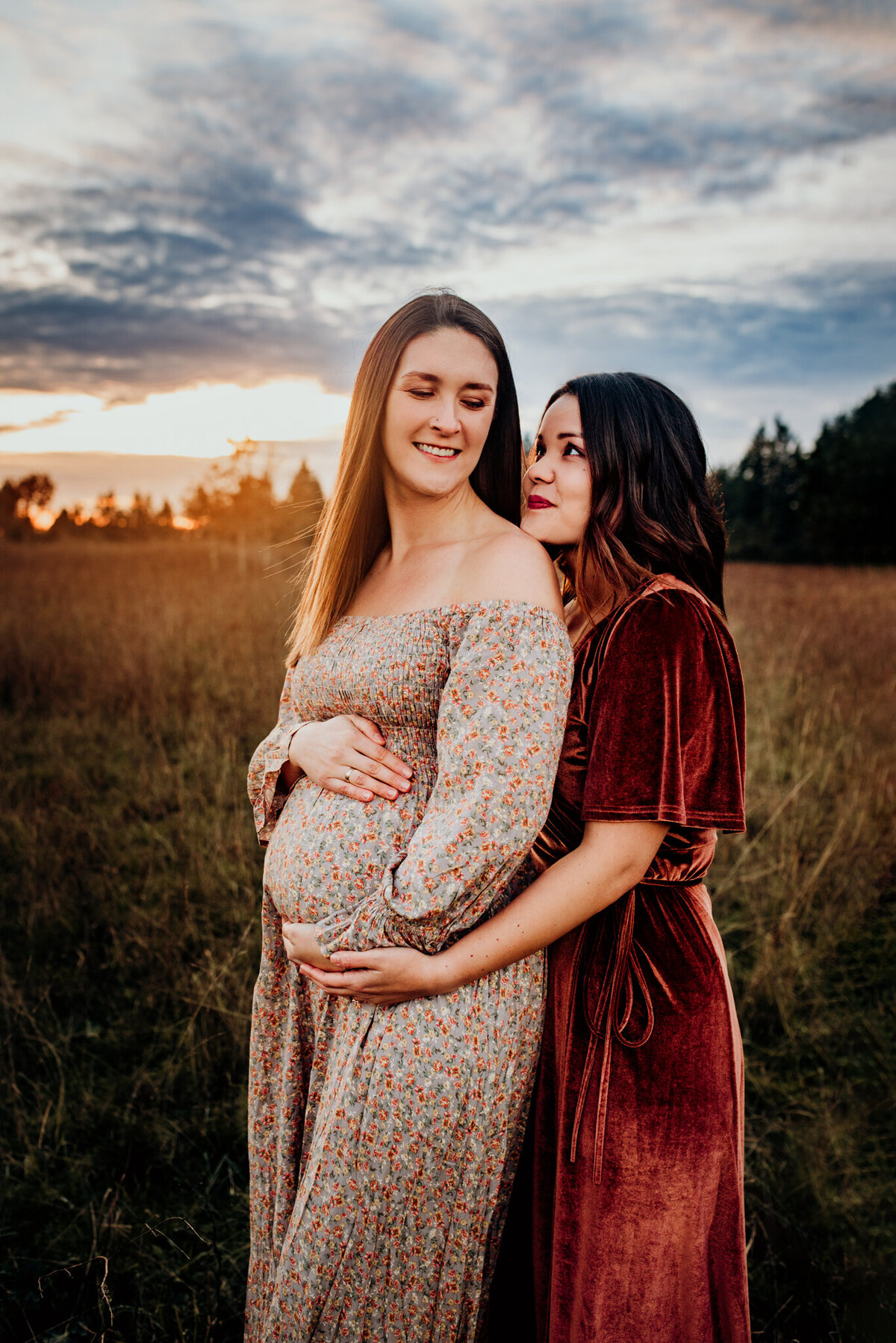 pregnant moms in a grassy Oregon field