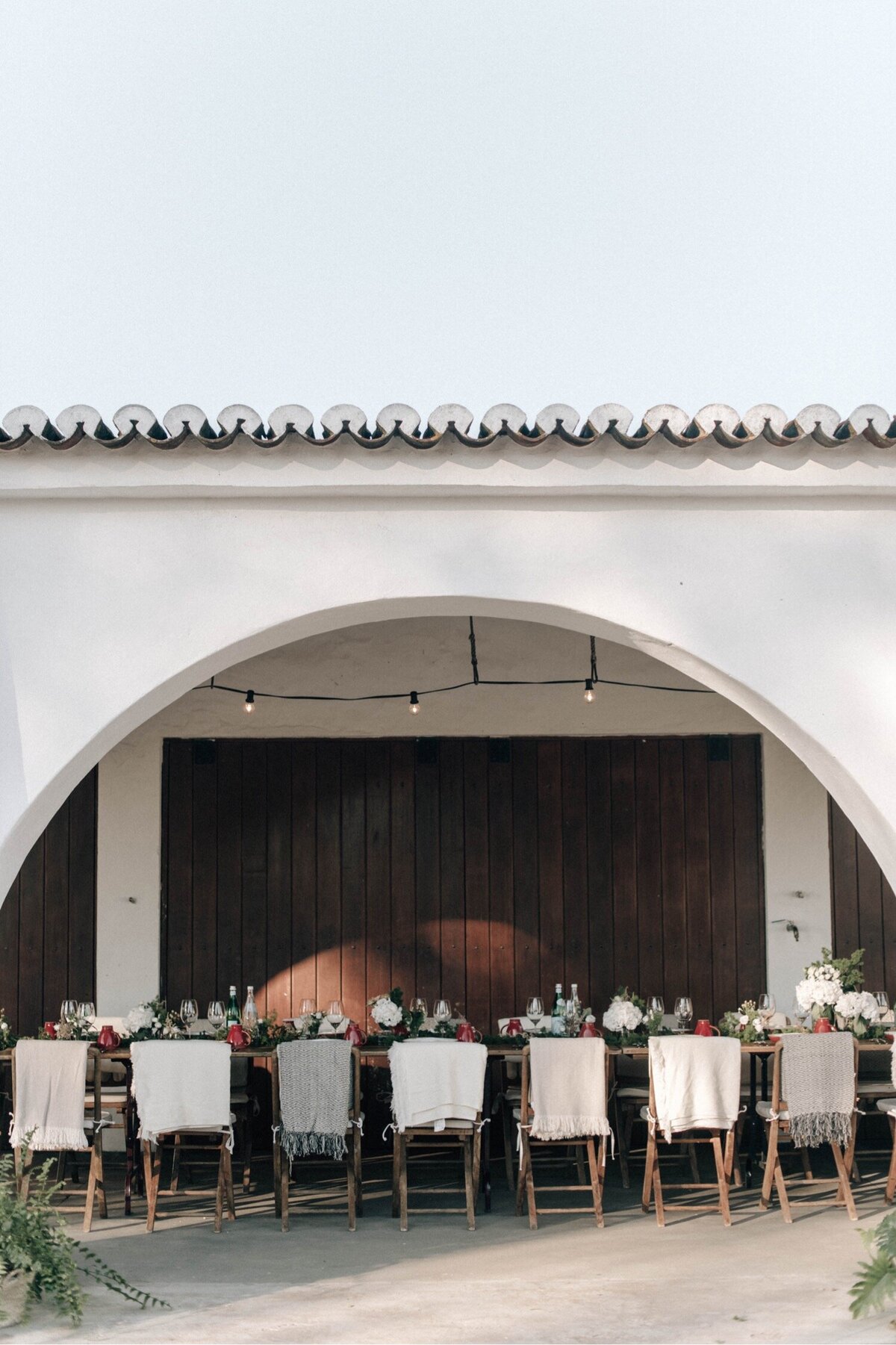 05_Flora_And_Grace_Portugal_Editorial_Wedding_Photographer Lisboa_Wedding_Photographer-127_A modern luxury wedding at Malhadina Nova in Portugal in the Alentejo region. Understated elegance and sleek aesthetic captured by Flora and Grace Photography.