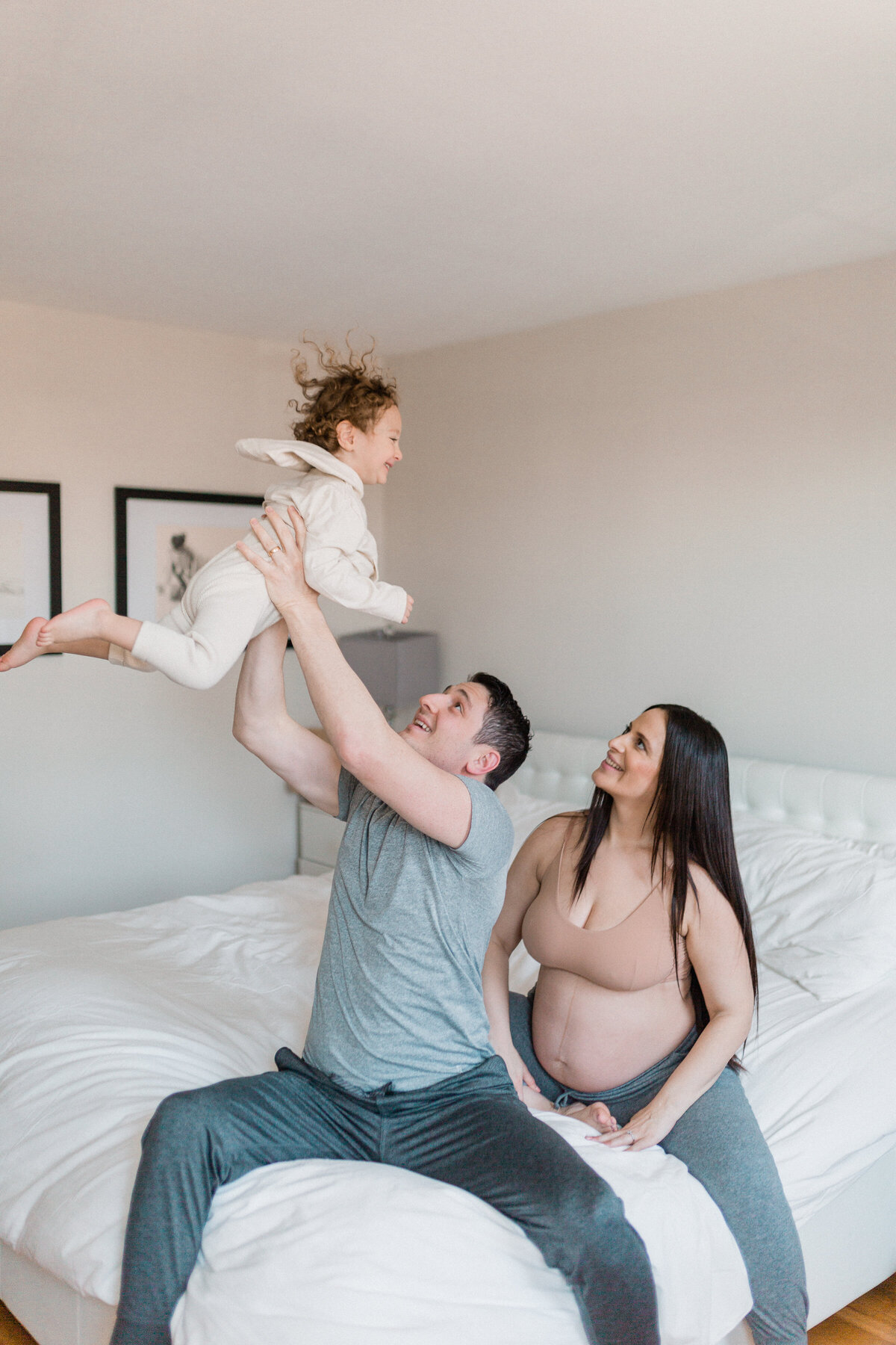lifestyle maternity photographer rochester, ny