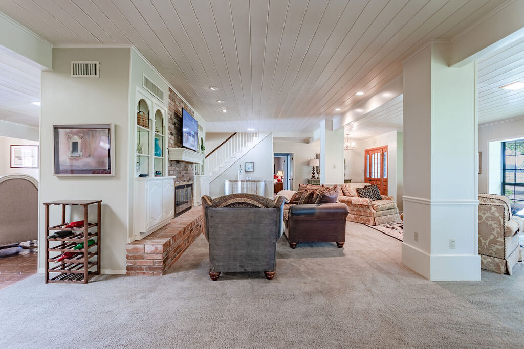 Spacious living room with plenty of comfortable seating and smart TV in this 5-bedroom, 4-bathroom vacation rental house for 16+ guests with pool, free wifi, guesthouse and game room just 20 minutes away from downtown Waco, TX.