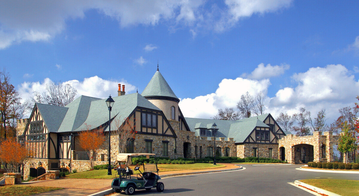 front view of the clubhouse at The Ledges country club