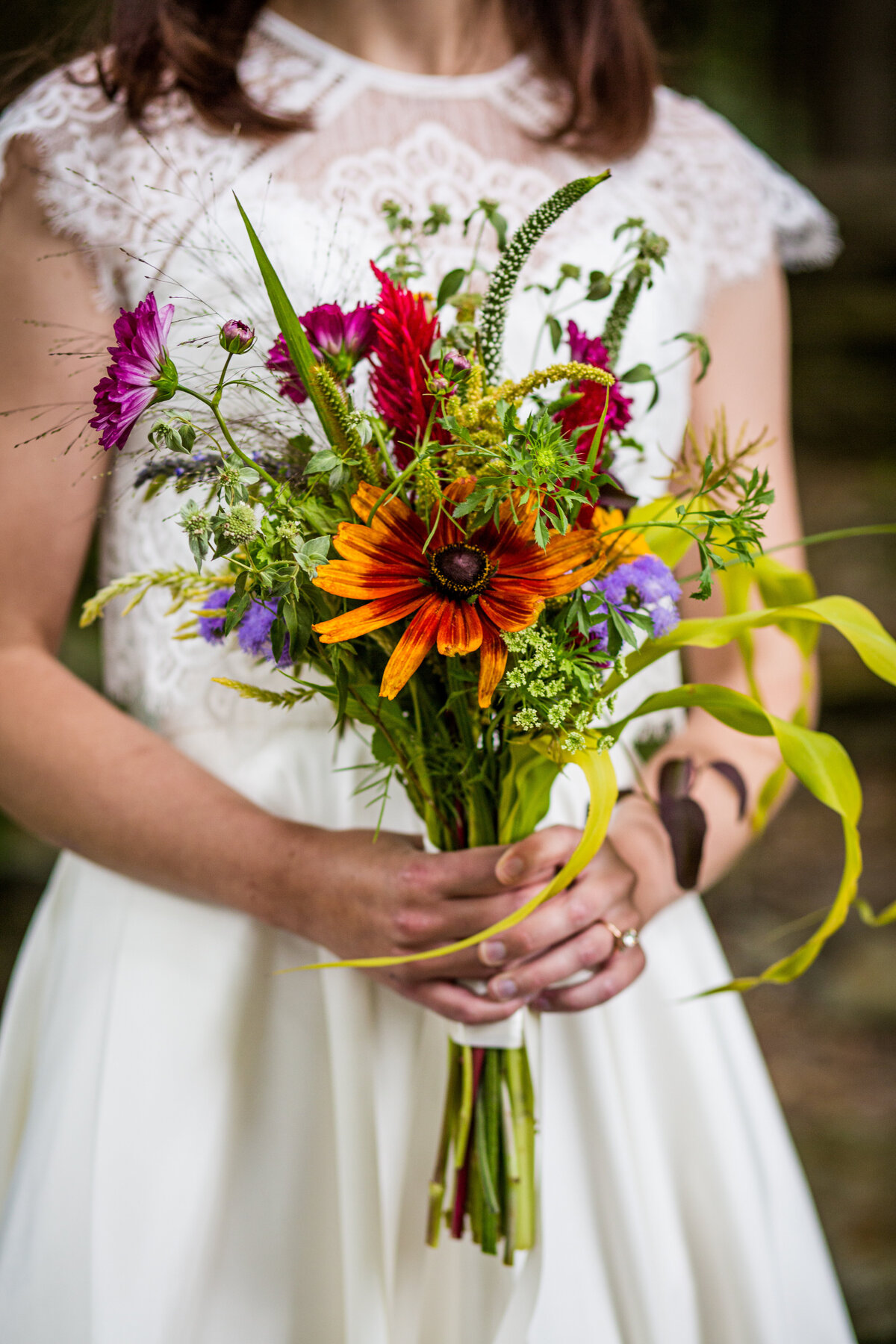 Witness the magic of this breathtaking wedding moment at a Chesterwood Berskshires, skillfully captured by photographer Matthew Cavanaugh.