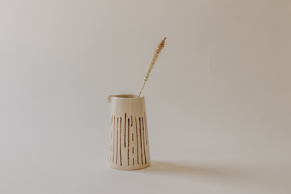 minimal linework vase