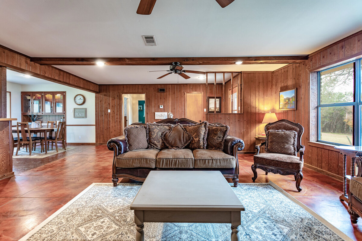 Spacious living room with comfortable seating in this three-bedroom, two-bathroom ranch house for 7 with incredible hiking, wildlife and views.