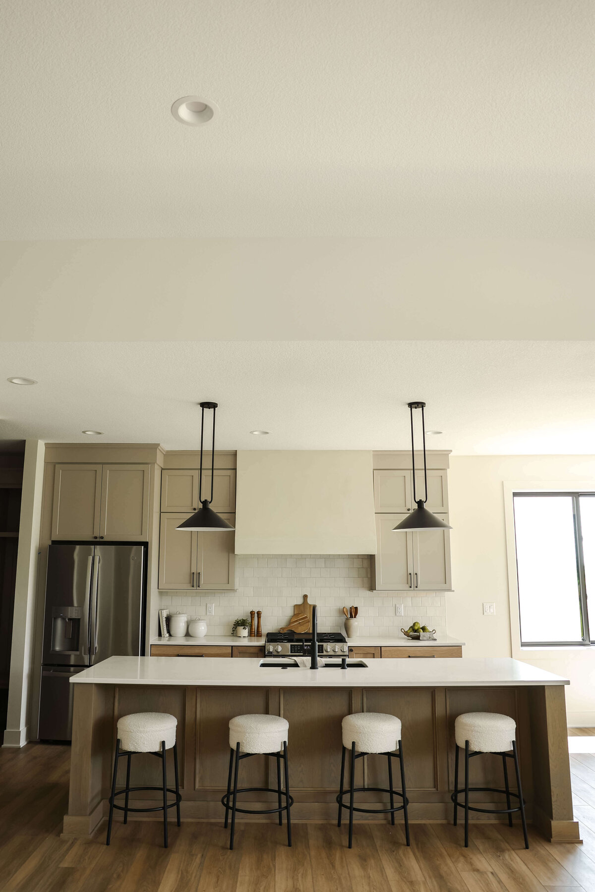 5306-Kitchen-Urbandale-Central-Iowa-Custom-Home-JRL-Builders-3F1A2626