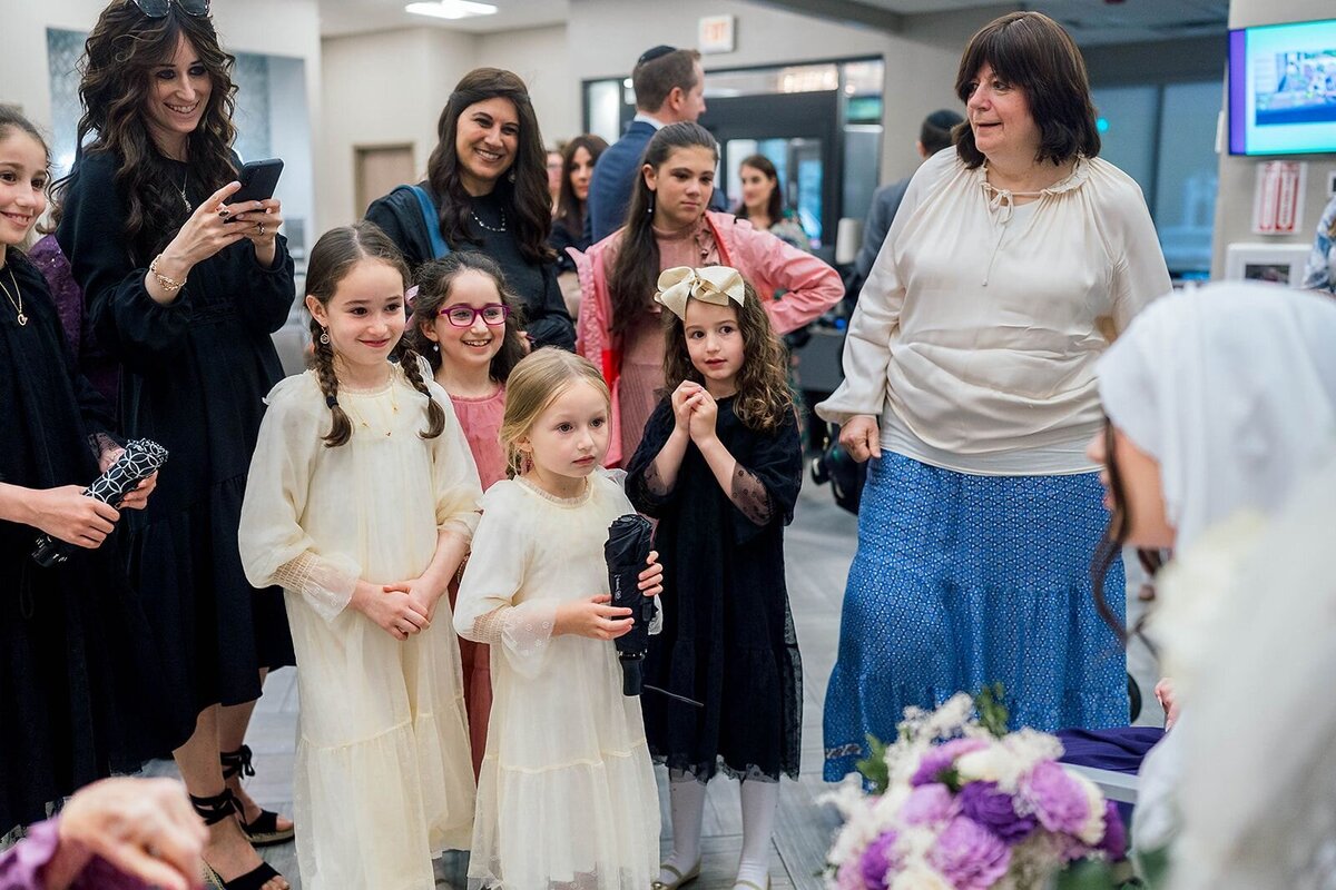 Eliana-Melmed-Photography-Chicago-LosAngeles-Jewish-WeddingPhotographer-CarmiKalman-Bedeken-00011