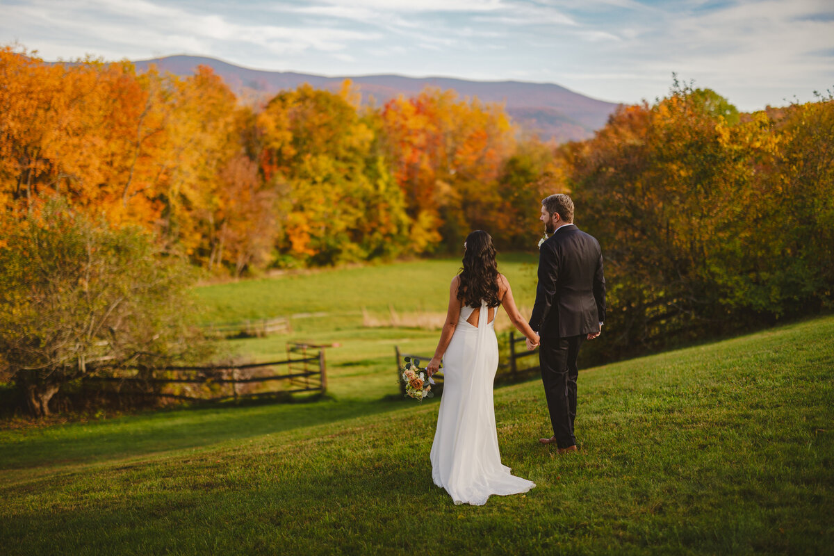 Witness the magic of this breathtaking wedding moment at a Western MA Wedding, skillfully captured by photographer Matthew Cavanaugh.