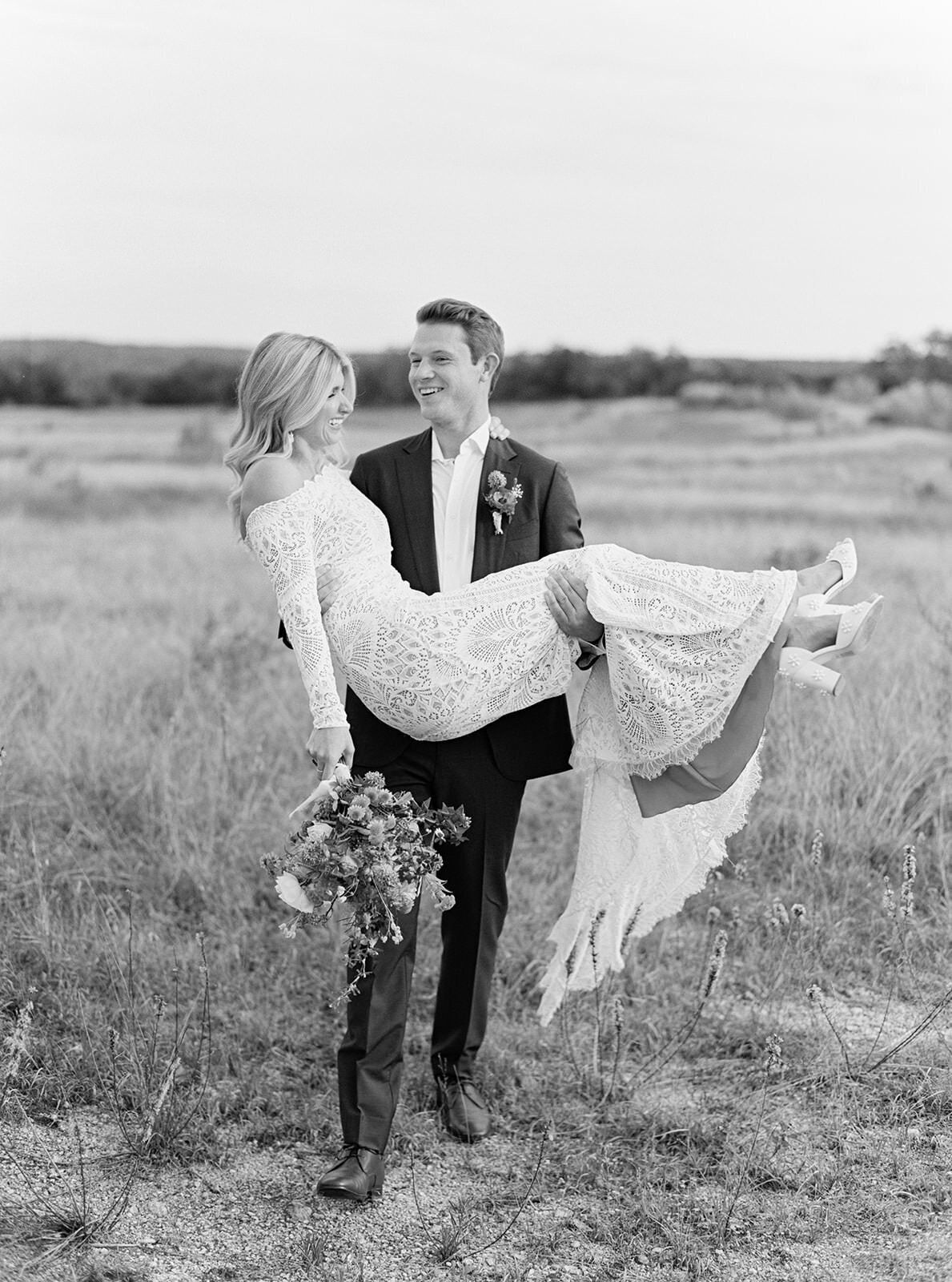 Austin-film-wedding-photographer-prospect-house-RuétPhoto-JenStephen-WeddingCollection-featherandtwine-313