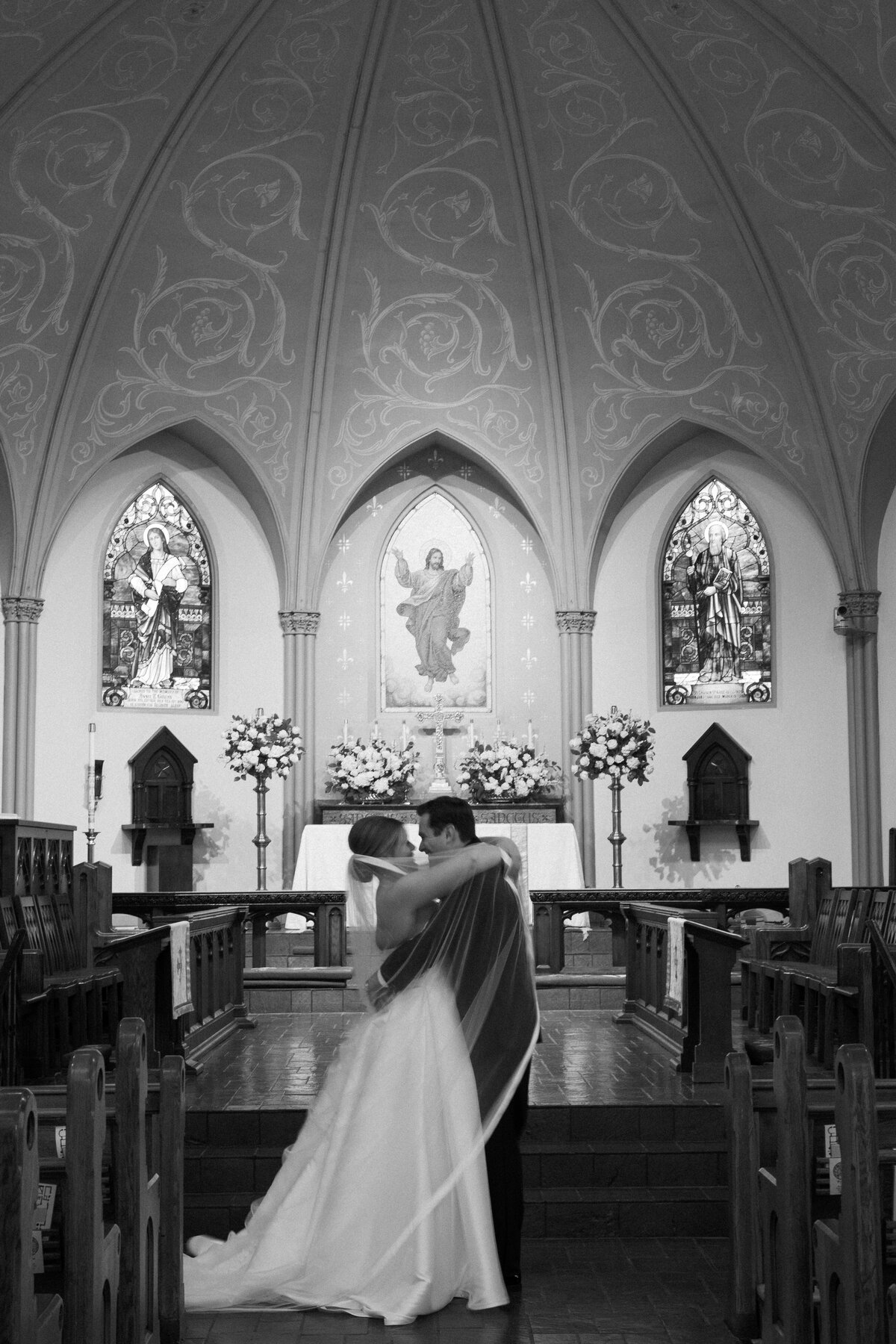 Paige and Tommy Wedding - The Press Room and St. Johns Cathedral - East Tennessee and Destination Wedding Photographer - Alaina René Photography-45