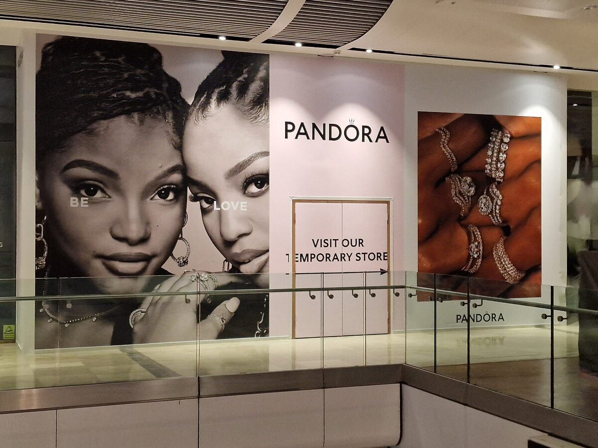 Pandora Retail Hoarding