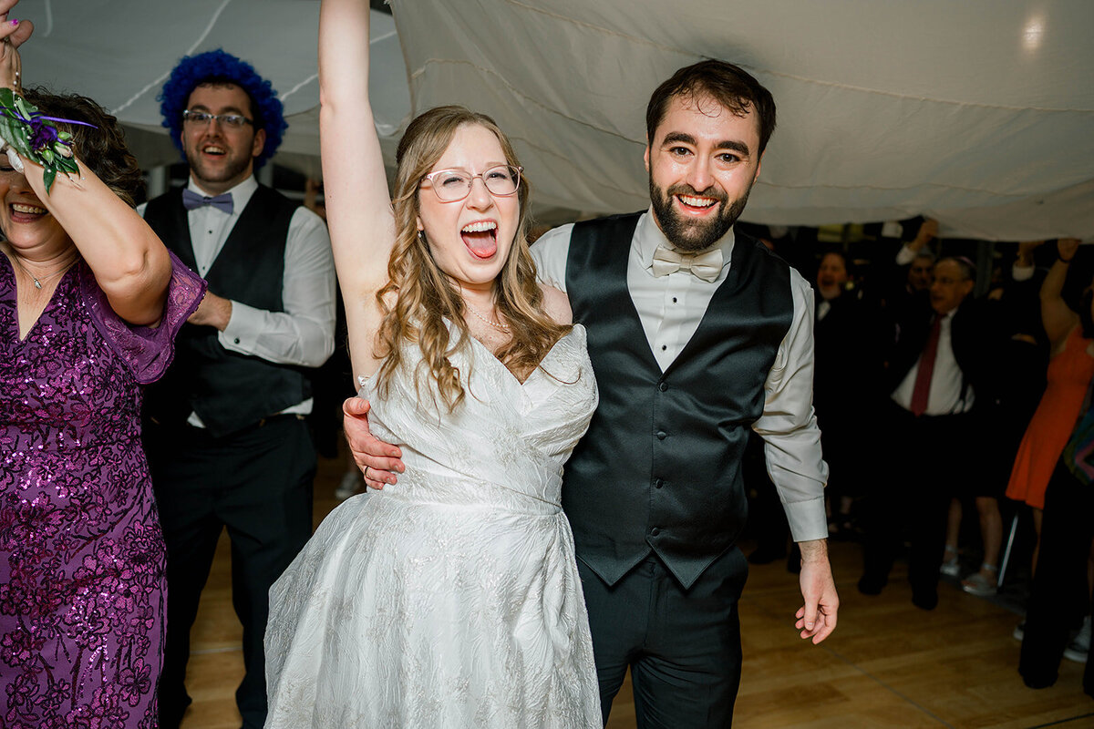 Eliana-Melmed-Photography-Chicago-LosAngeles-Jewish-WeddingPhotography-SimchaDancing-00010