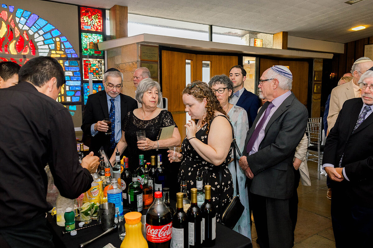 Eliana-Melmed-Photography-Chicago-LosAngeles-Jewish-WeddingPhotography-ElianaSklar-CocktailHour-00023