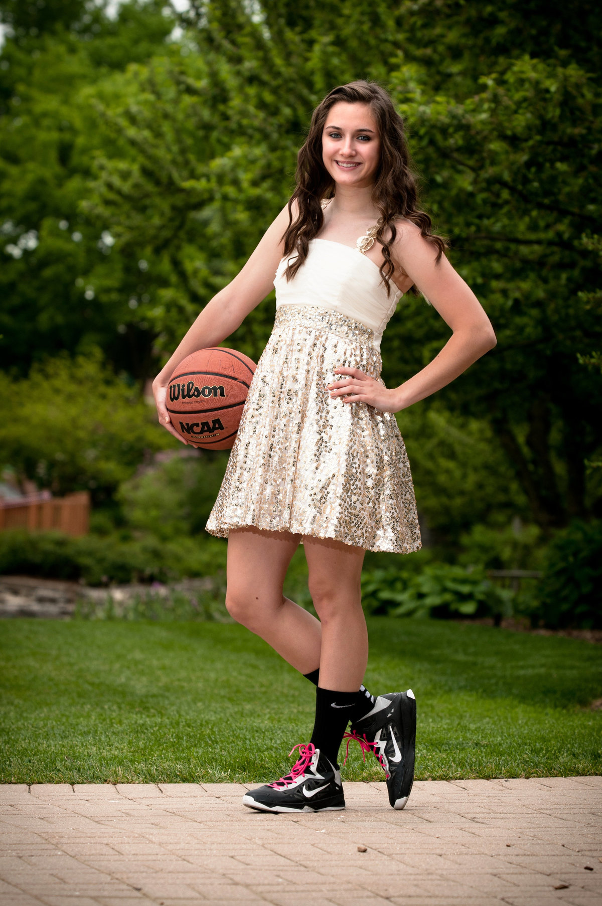 Lilacia-Park-basketball-spring-senior-portrait-Lombard-Illinois