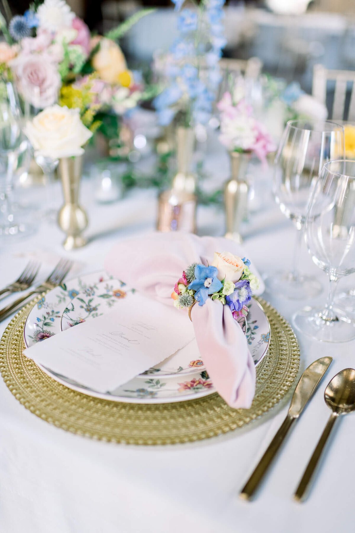 pastel floral pink and gold table setting by arkansas wedding photographer