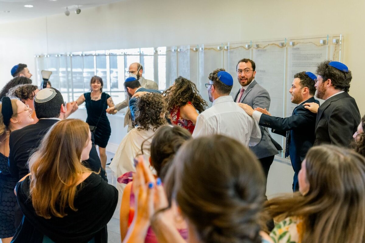 Eliana-Melmed-Photography-Chicago-LosAngeles-Jewish-WeddingPhotography-ShulaNoah-Chuppah-00160