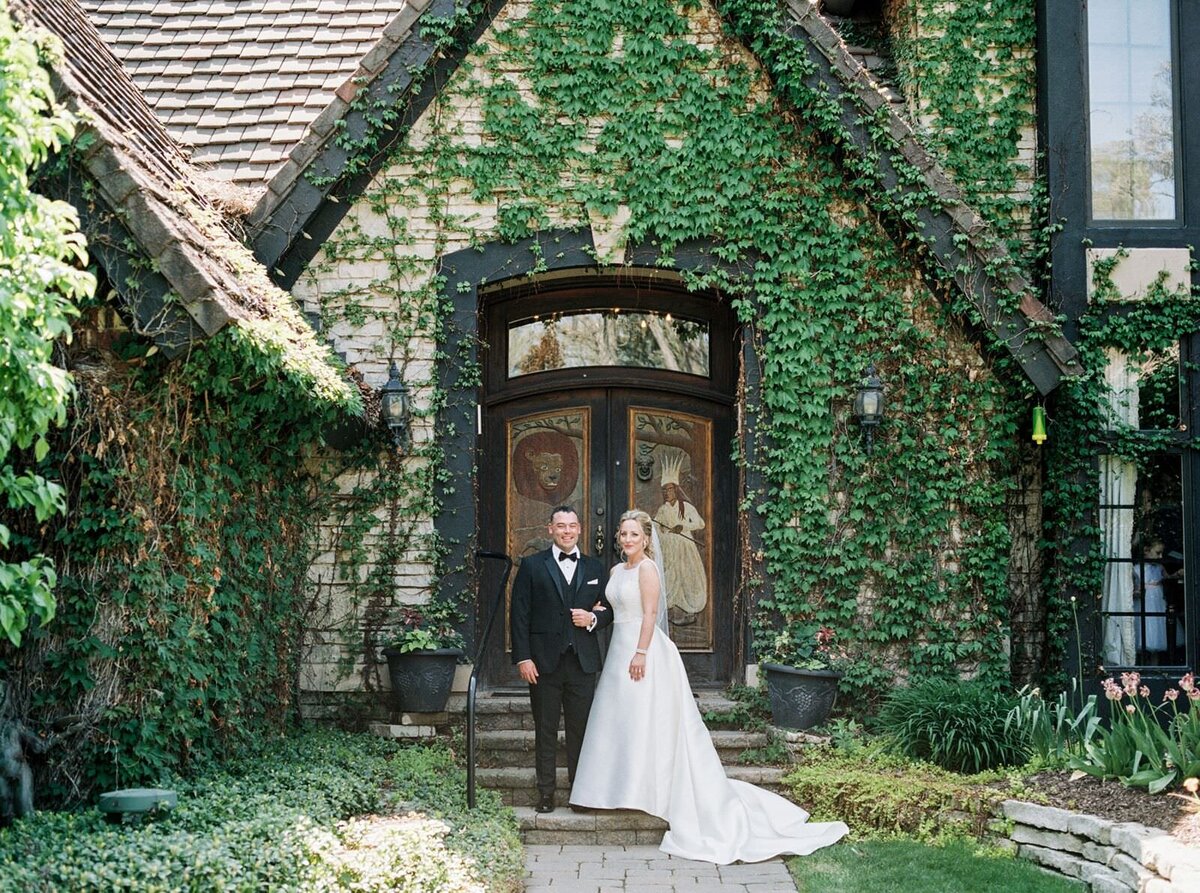 bride-groom-portrait-sarah-sunstrom-photography-monte-bello-estate-wedding
