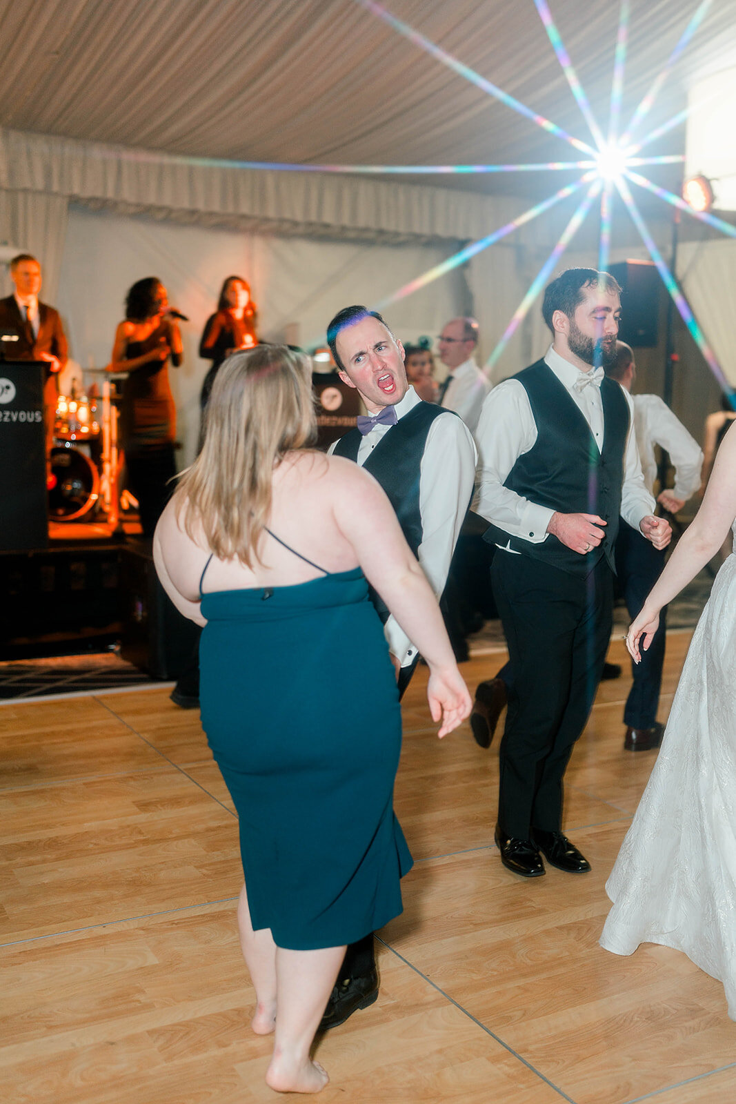 Eliana-Melmed-Photography-Chicago-LosAngeles-Jewish-WeddingPhotography-Dancefloor-00221