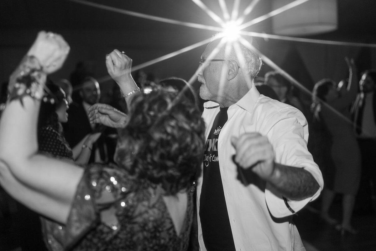 Eliana-Melmed-Photography-Chicago-LosAngeles-Jewish-WeddingPhotography-Dancefloor-00185