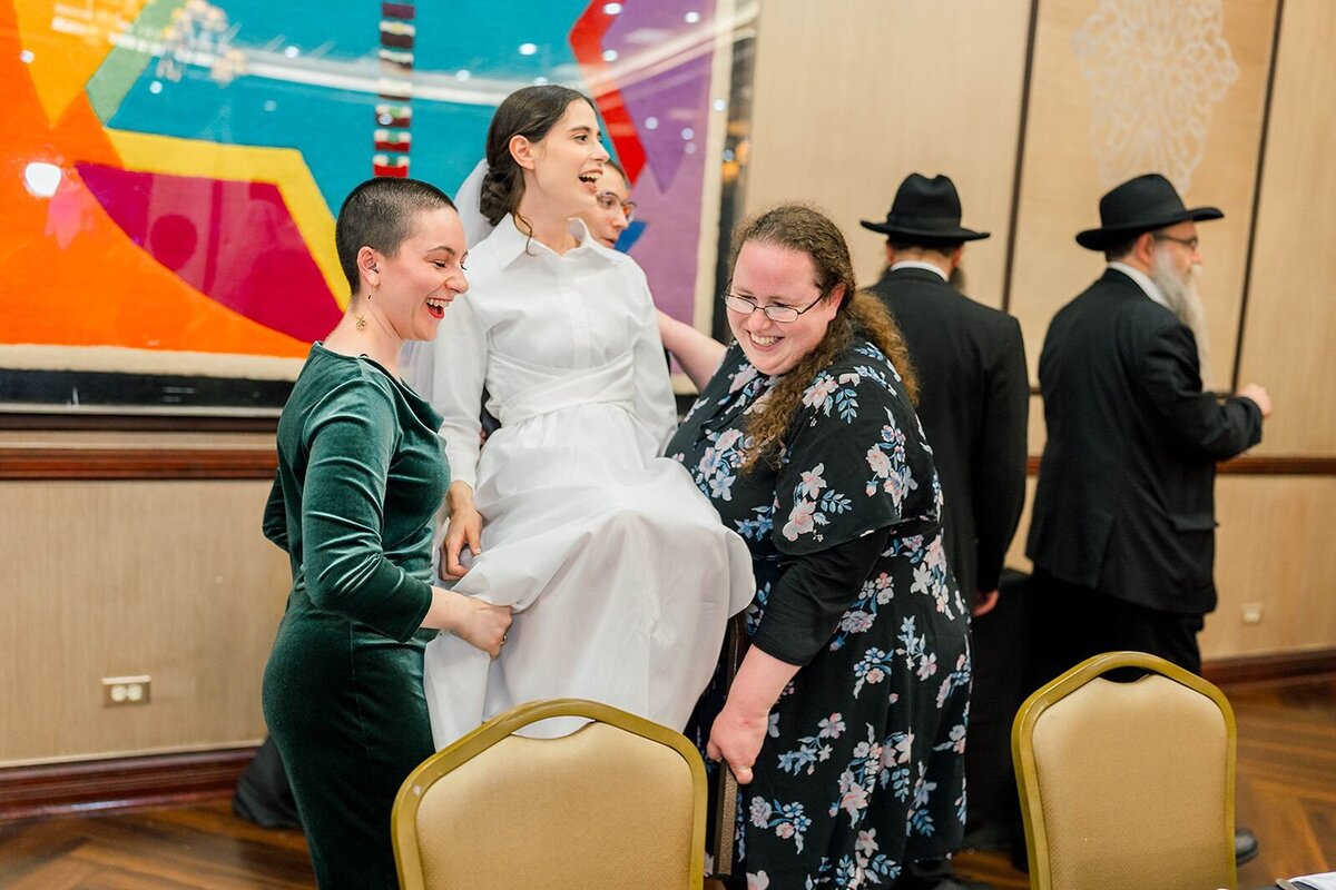 Eliana-Melmed-Photography-Chicago-LosAngeles-Jewish-WeddingPhotographer-CarmiKalman-WomensDancing-00135