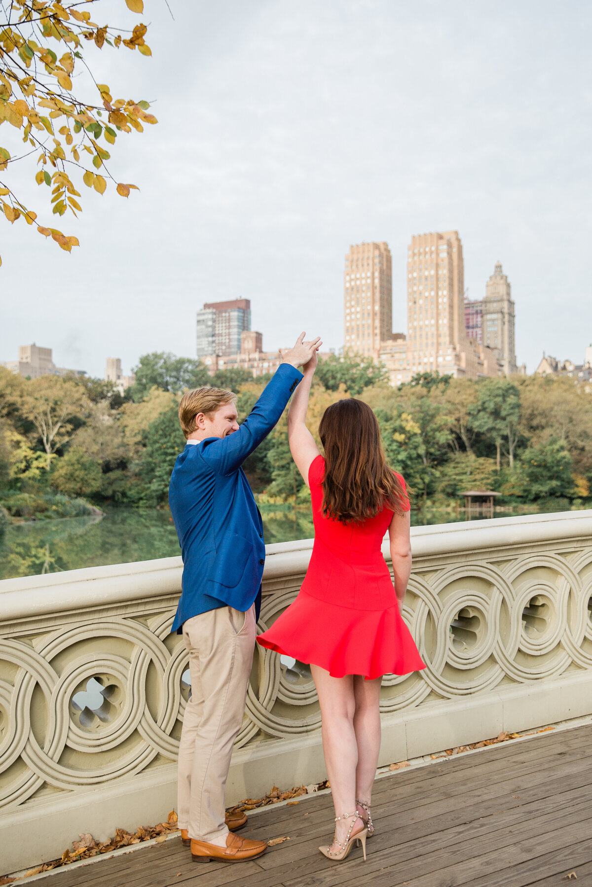 NW_Laura-Rose-Central-park-fall-engagement-L&T