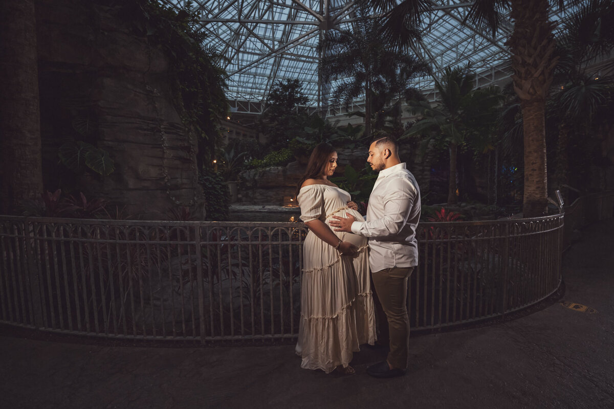 Gaylord-Palms-Resort-Convention-Center-Maternity-Photo-Shoot