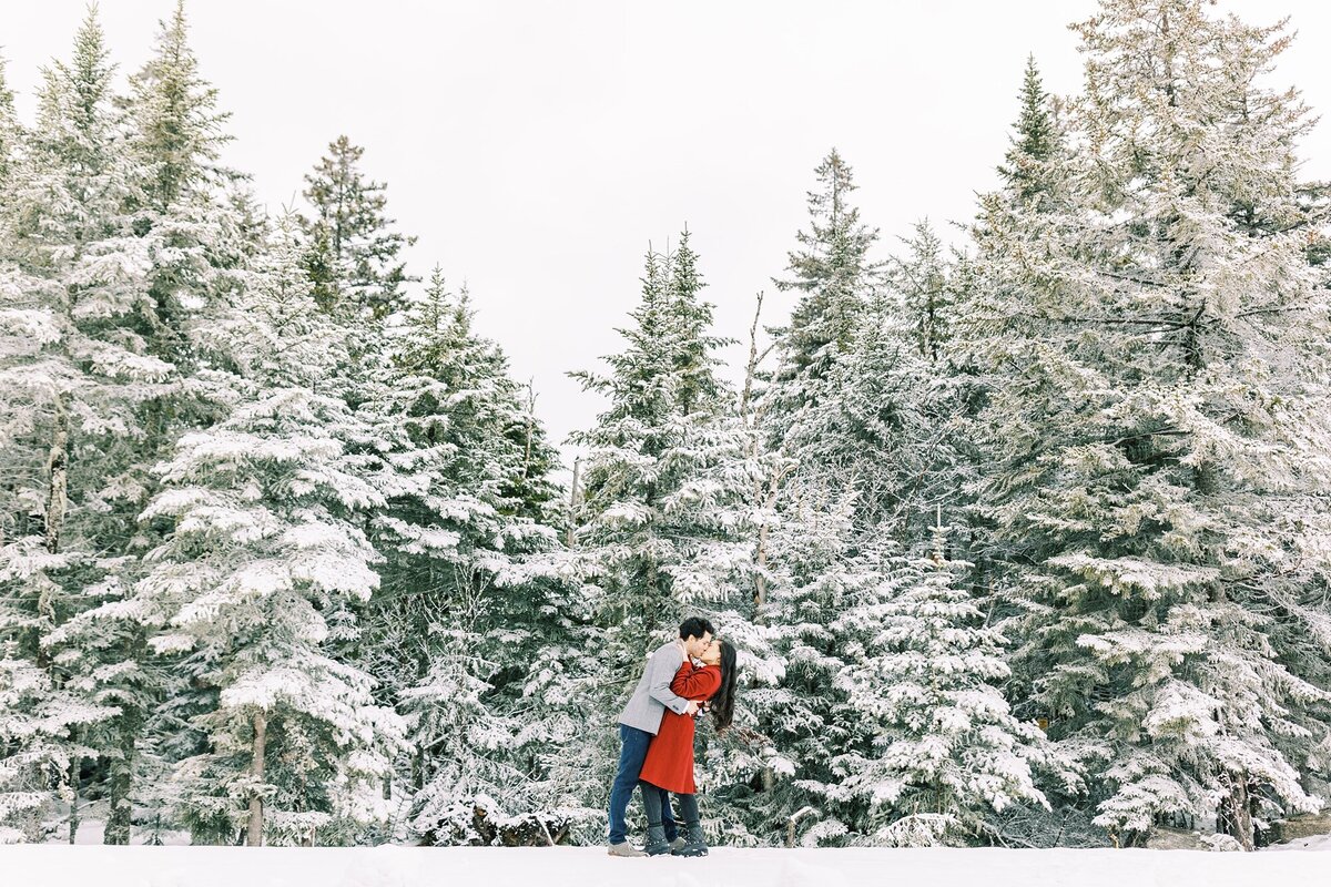 White-Mountains-New-Hampshire-NH-Winter-Engagement-Photography_0011