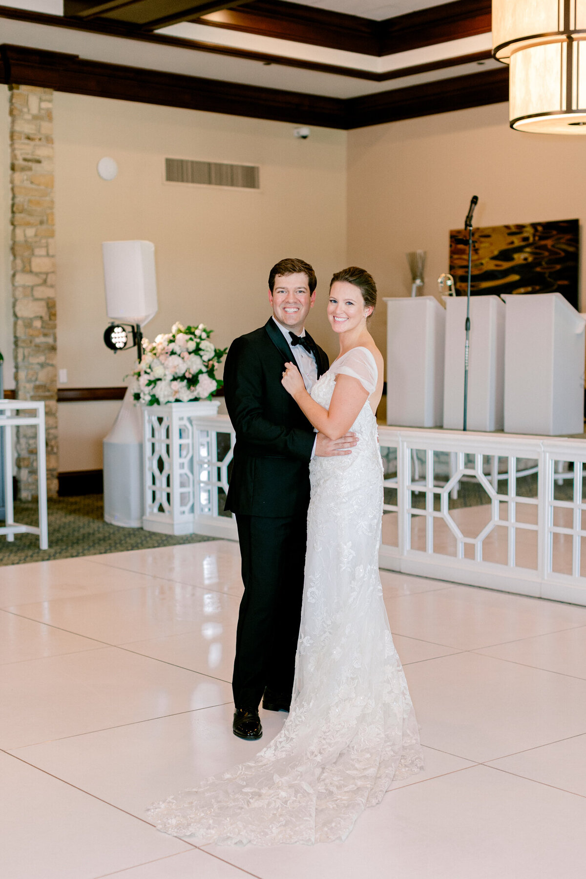 Allie & John Wedding at Royal Oaks Country Club Christ the King Church | Dallas Wedding Photographer | Sami Kathryn Photography-141