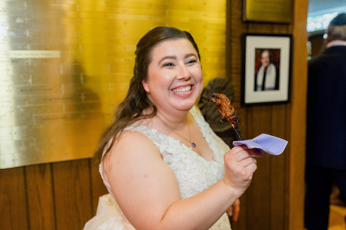 Eliana-Melmed-Photography-Chicago-LosAngeles-Jewish-WeddingPhotography-ElianaSklar-CocktailHour-00052
