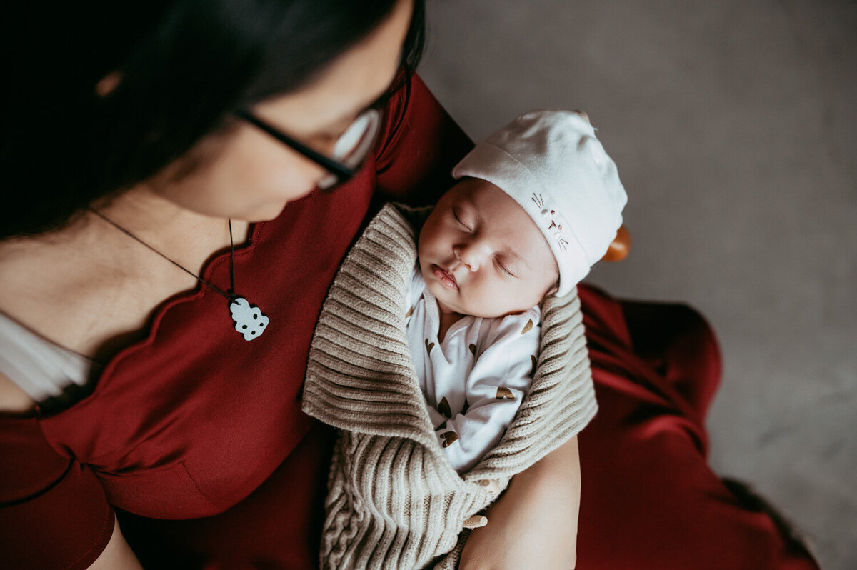 baby and mom photographed by portland newborn photographer evelynne gomes greenberg