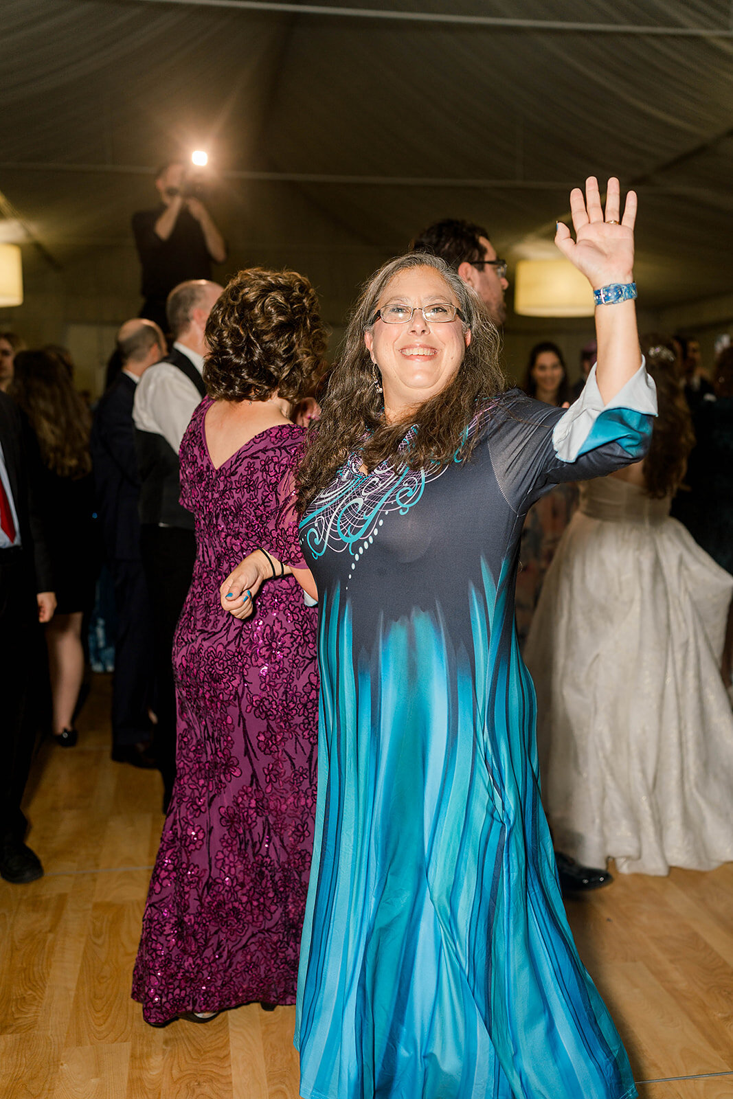 Eliana-Melmed-Photography-Chicago-LosAngeles-Jewish-WeddingPhotography-SimchaDancing-00176