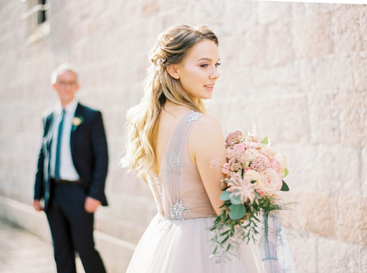 bride-and-groom-first-look