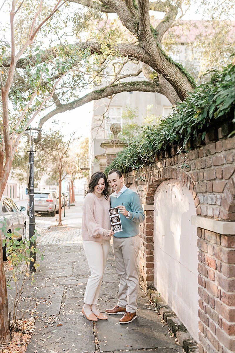 Downtown-Charleston-Pregnancy-Announcement-Session_0006