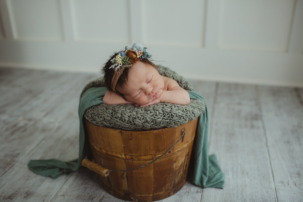 newborn baby girl in bucket-001