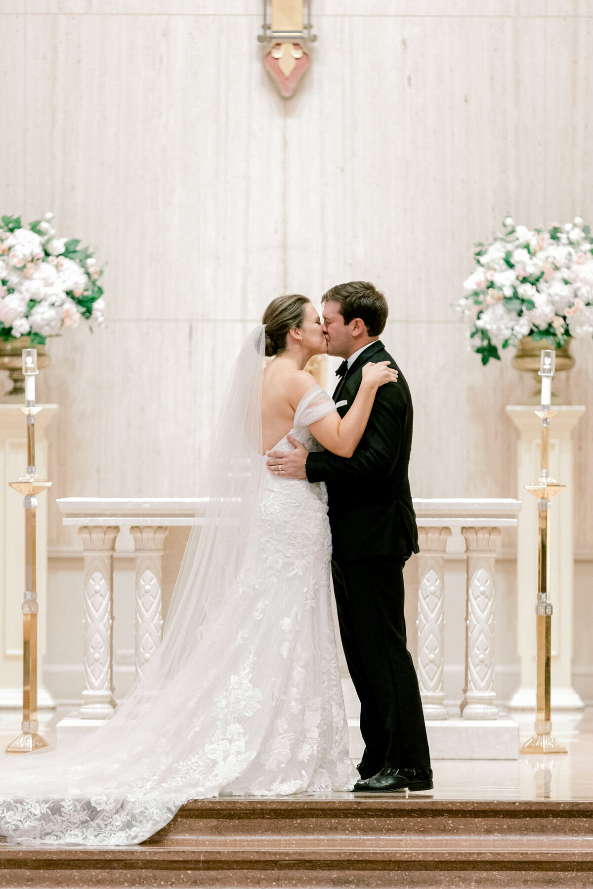 Allie & John Wedding at Royal Oaks Country Club Christ the King Church | Dallas Wedding Photographer | Sami Kathryn Photography-59