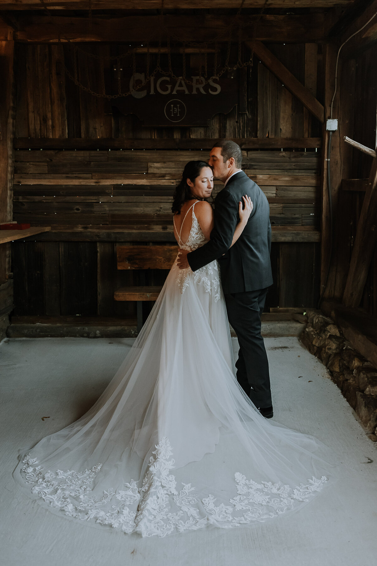 emmaus-intimate-wedding-ashley-kristen-photography-24