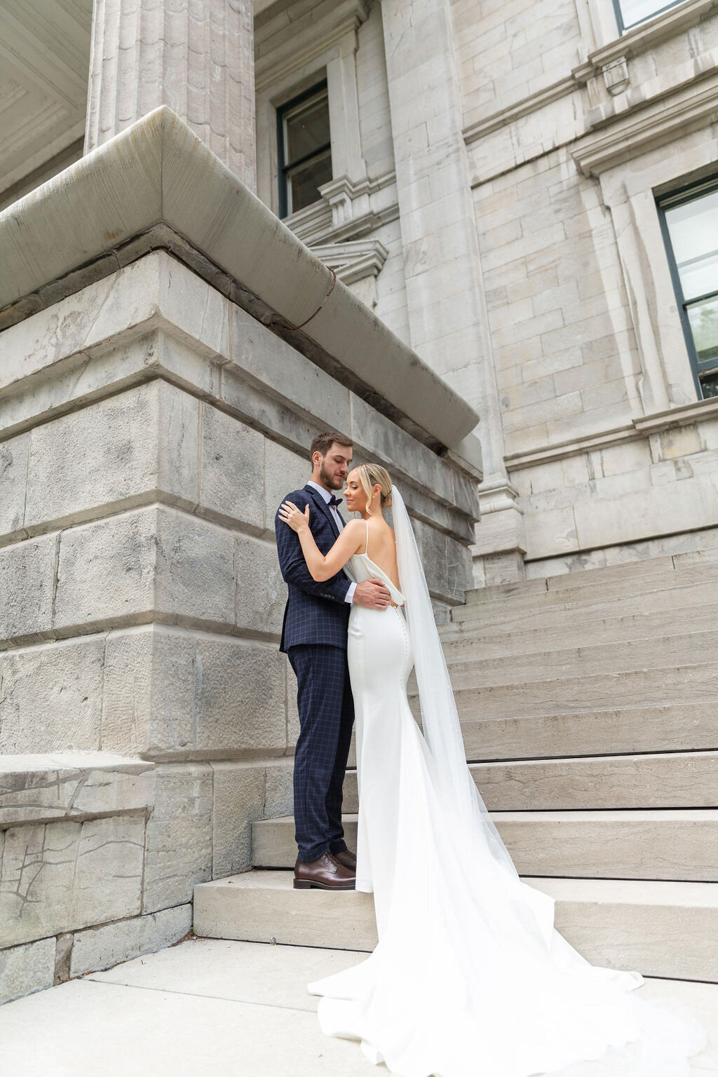 Montreal italian wedding | Old montreal bride and groom portraits | Montreal wedding photographer