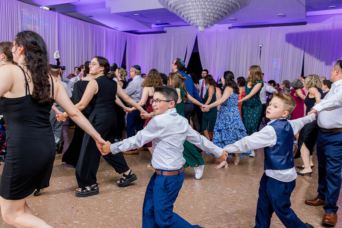 Eliana-Melmed-Photography-Chicago-LosAngeles-Jewish-WeddingPhotography-ElianaSklar-Simcha-00013