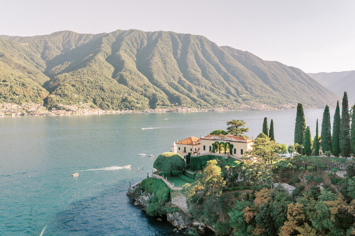 mailys_fortune_photography_husband_wife_wedding_weddings_photography_france_switzerland_italy_timeless_dreamy_imagery_destination_weddings_destination_wedding_lake_como_villa_balbianello0