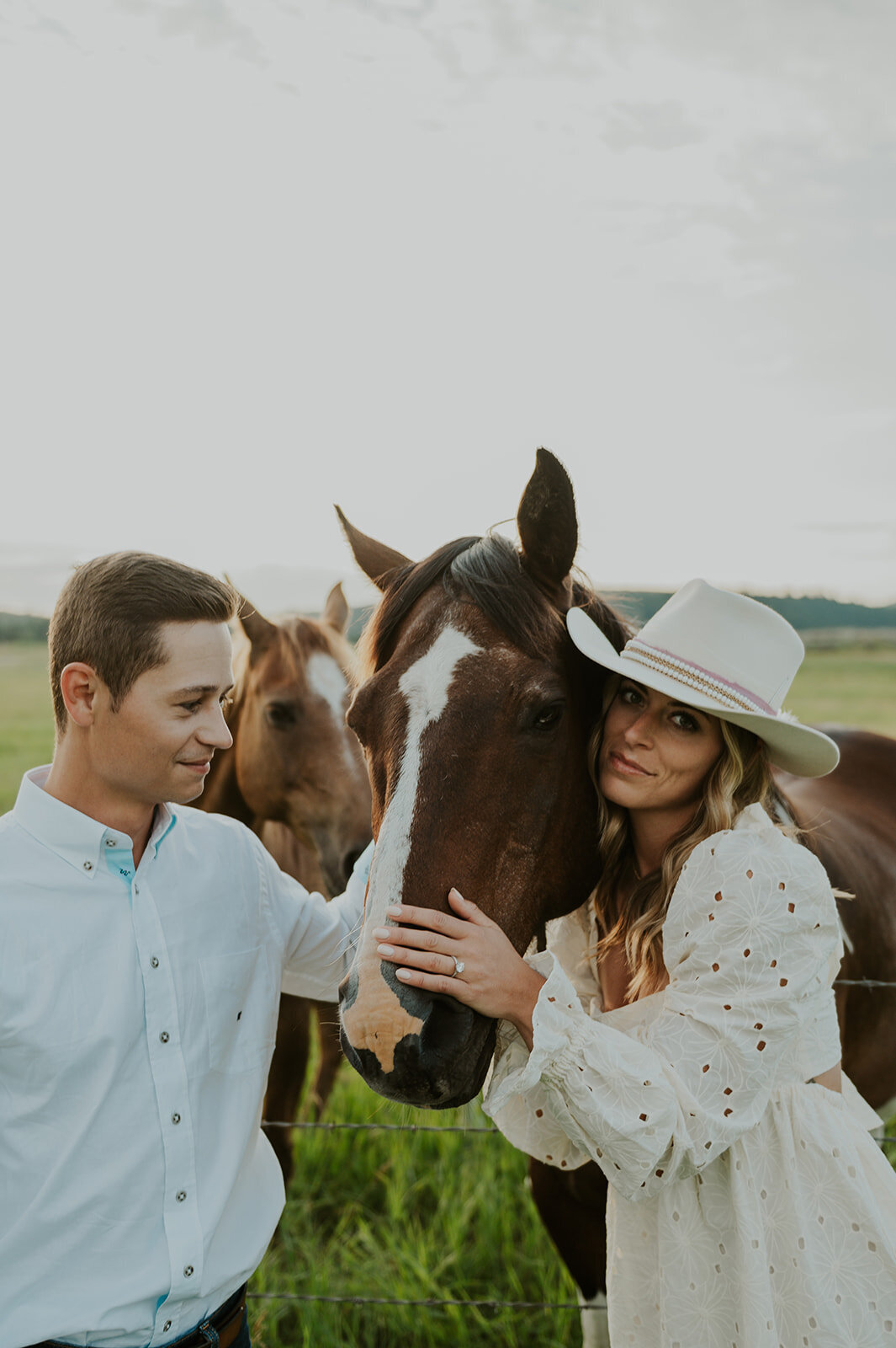 presley-gray-horse-pasture-engagement8778