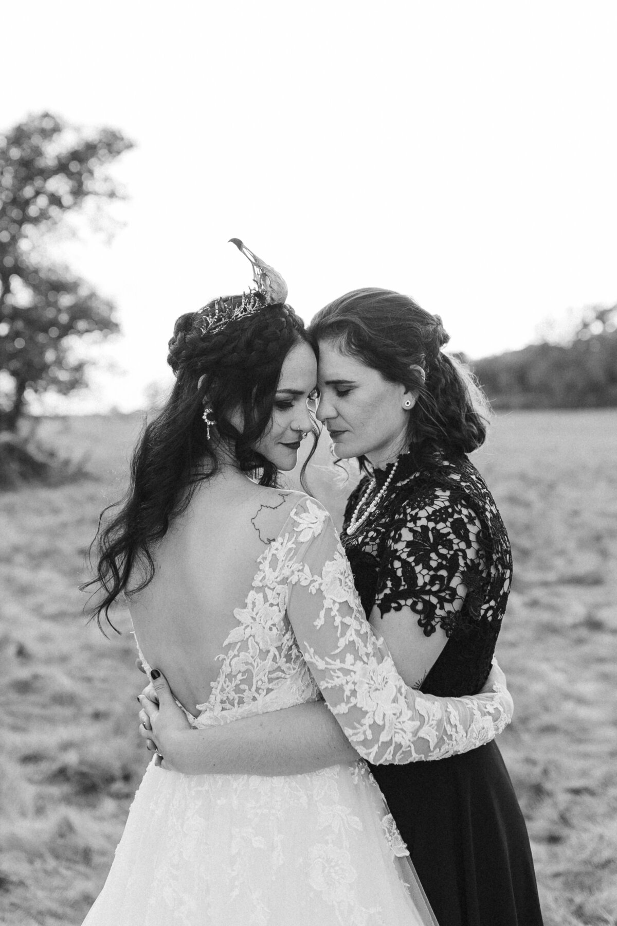 Austin-ranch-gothic-lesbian-wedding-leah-thomason-photography-10