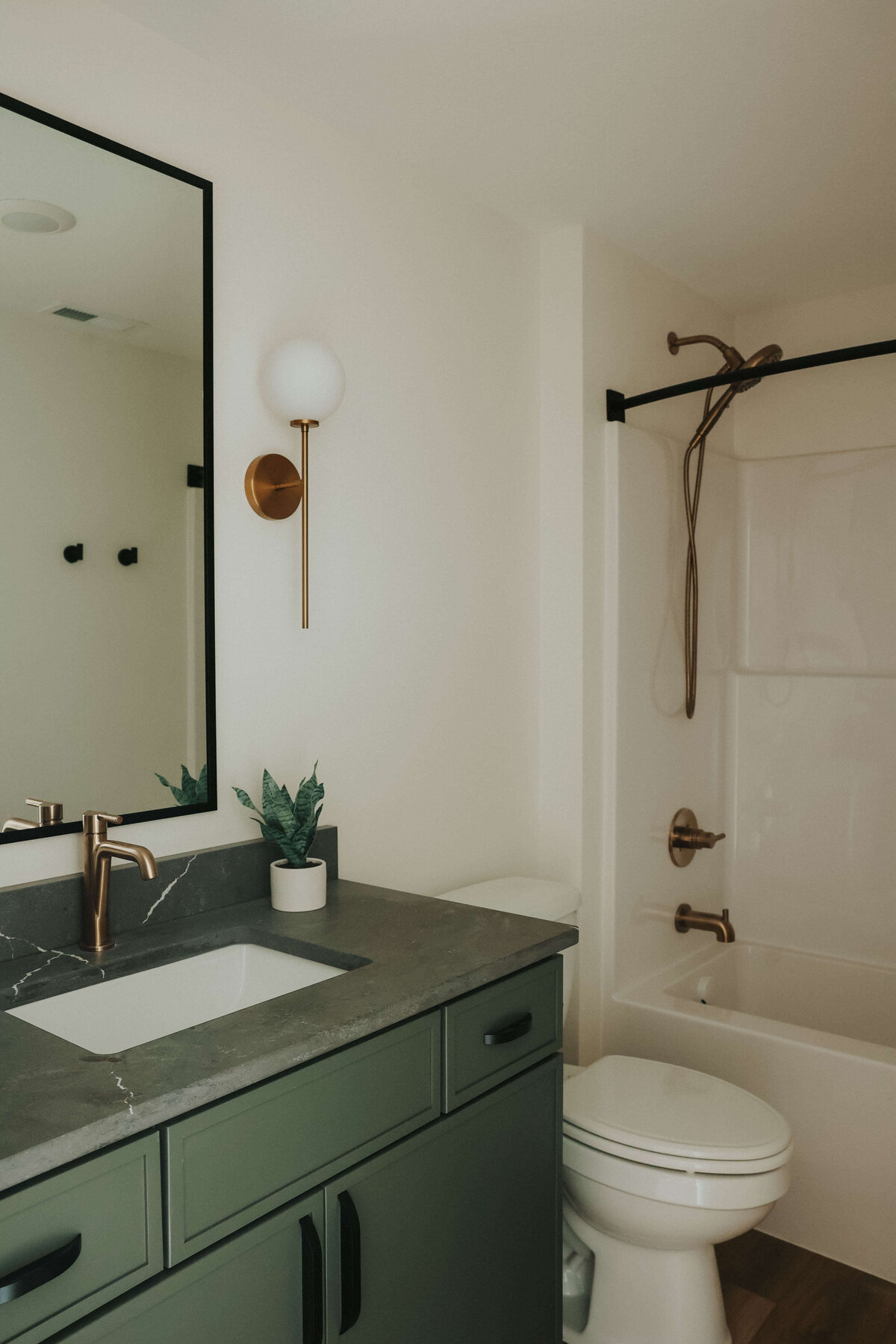 4171-Bathroom-Panora-Central-Iowa-Custom-Home-JRL-Builders-E23A3849