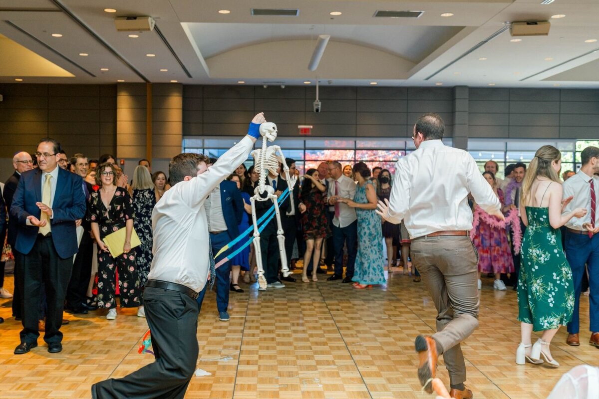 Eliana-Melmed-Photography-Chicago-LosAngeles-Jewish-WeddingPhotography-ShulaNoah-Shtick-00007