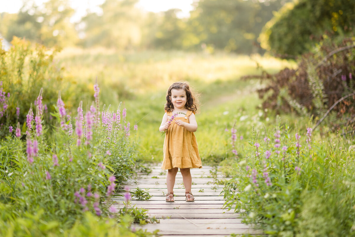 Boston-family-photographer-bella-wang-photography-Lifestyle-session-outdoor-wildflower-13