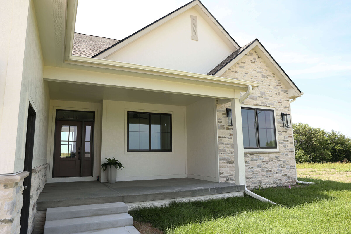 3034-Exterior-Grimes-Central-Iowa-Custom-Home-JRL-Builders-3F1A2249