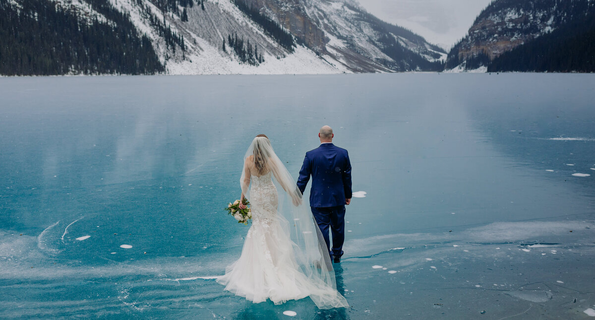 lake-louise-blue-ice-frozen-lake-wedding-elopement-winter